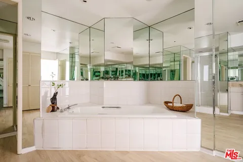$1,395,000 | 121 South Palm Drive, Unit 401, Beverly Hills, CA 90212