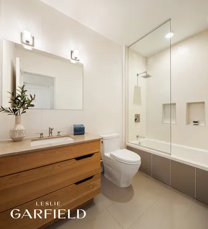 $12,995,000 | 33 West 71st Street | Upper West Side