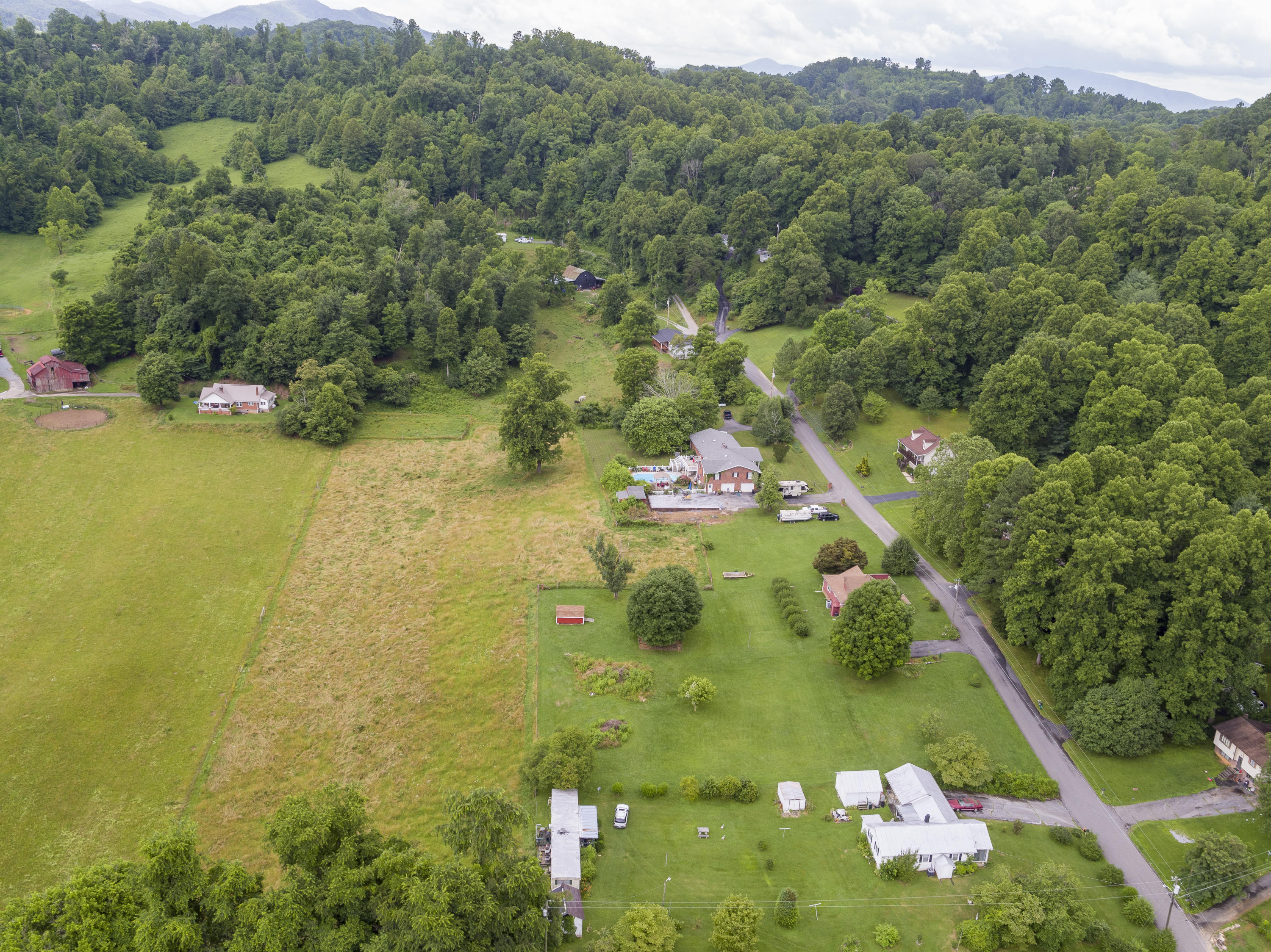 221 Clay Little Road Elizabethton, TN 37643 - Photo 11 of 14 ClayA--10