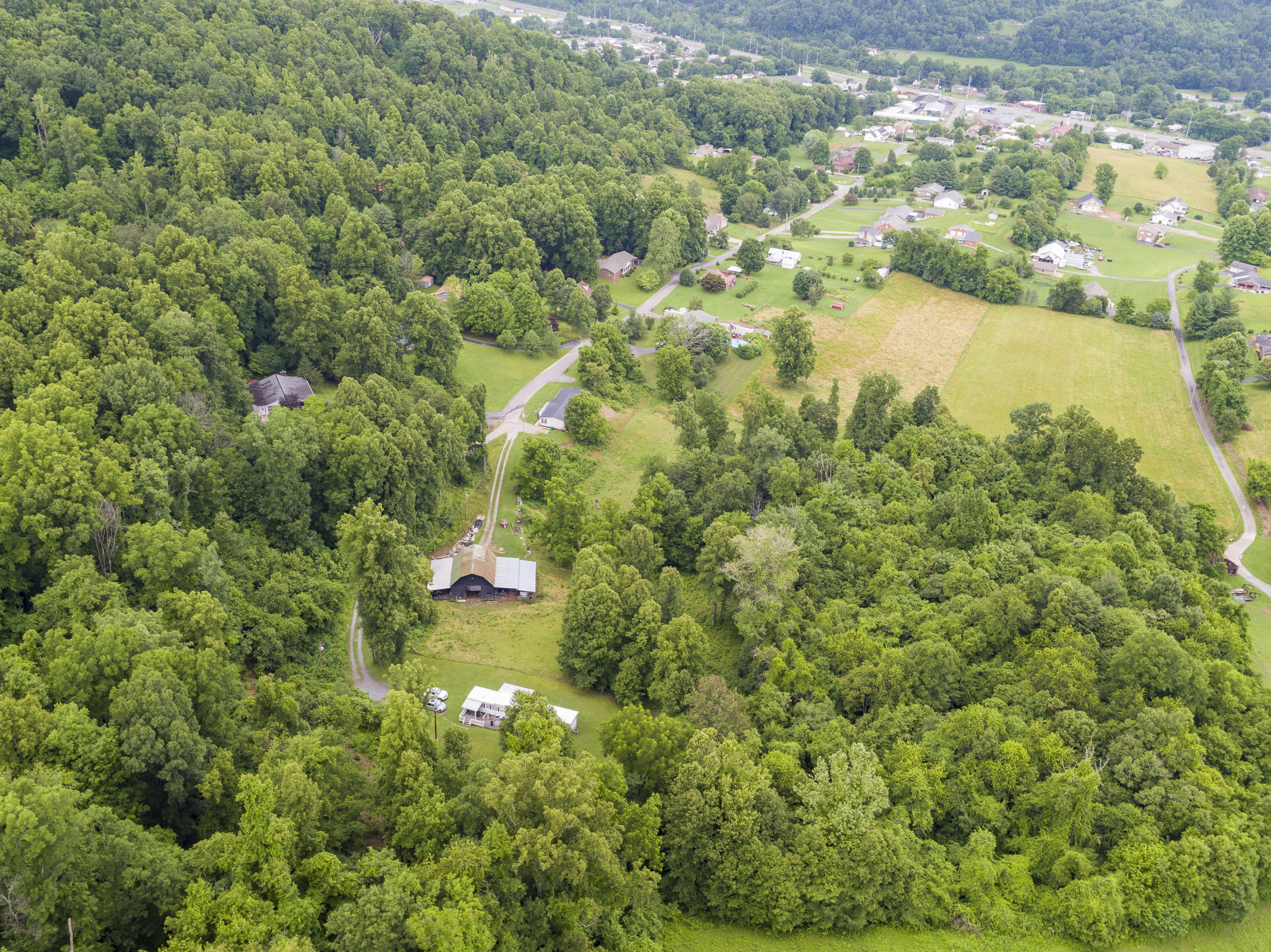 221 Clay Little Road Elizabethton, TN 37643 - Photo 2 of 14 ClayA--14