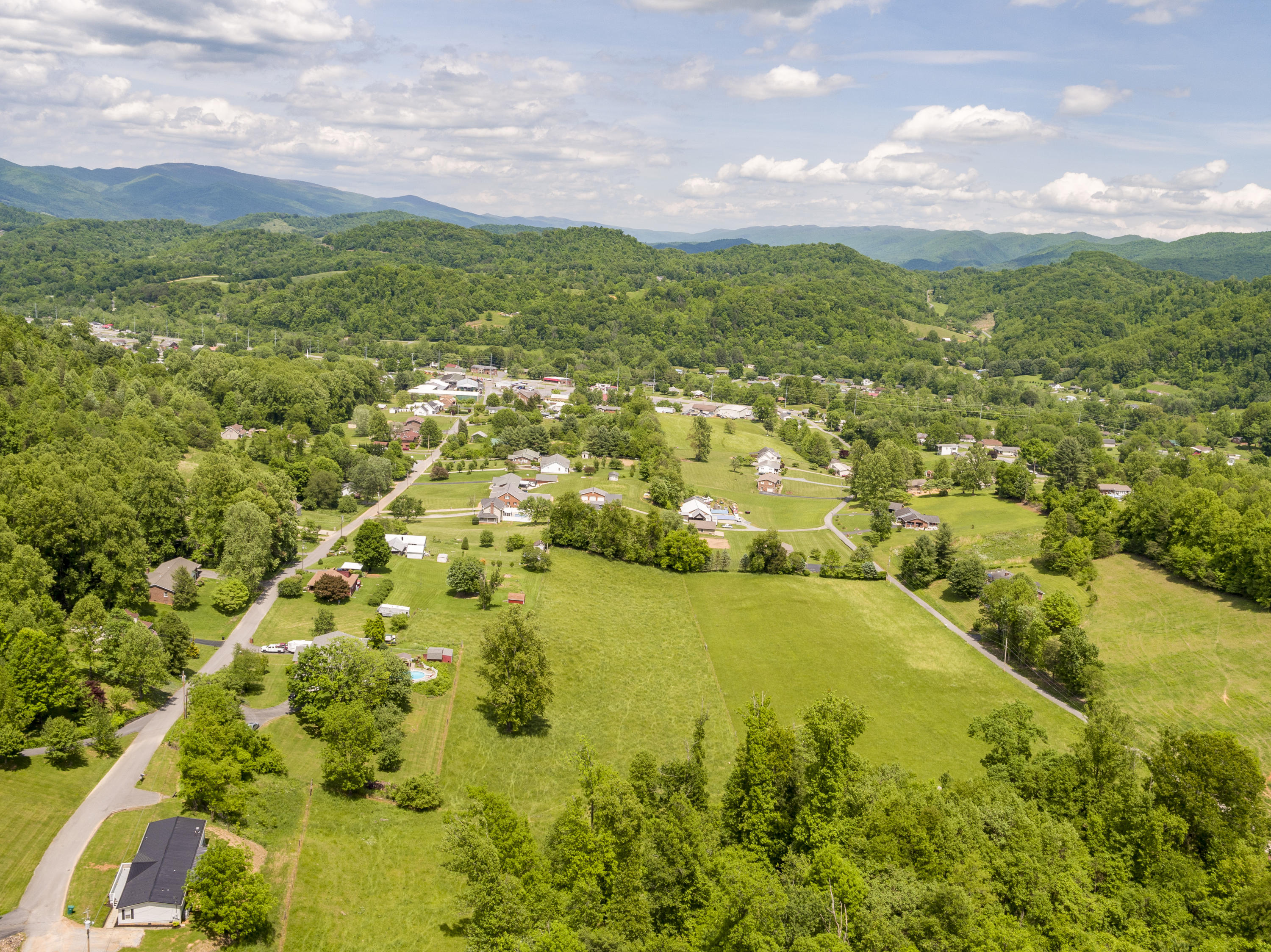 221 Clay Little Road Elizabethton, TN 37643 - Photo 4 of 14 Clay--13