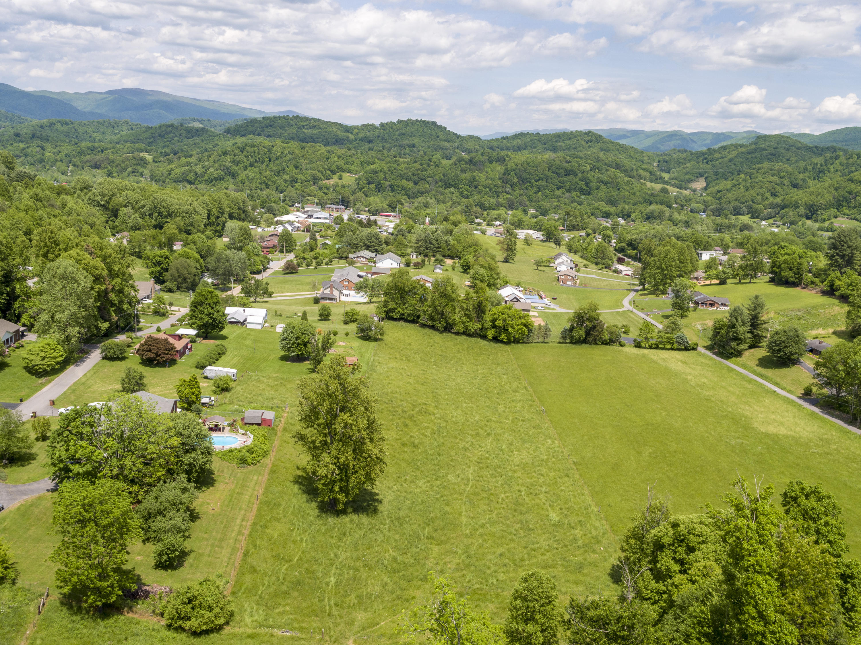 221 Clay Little Road Elizabethton, TN 37643 - Photo 5 of 14 Clay--4