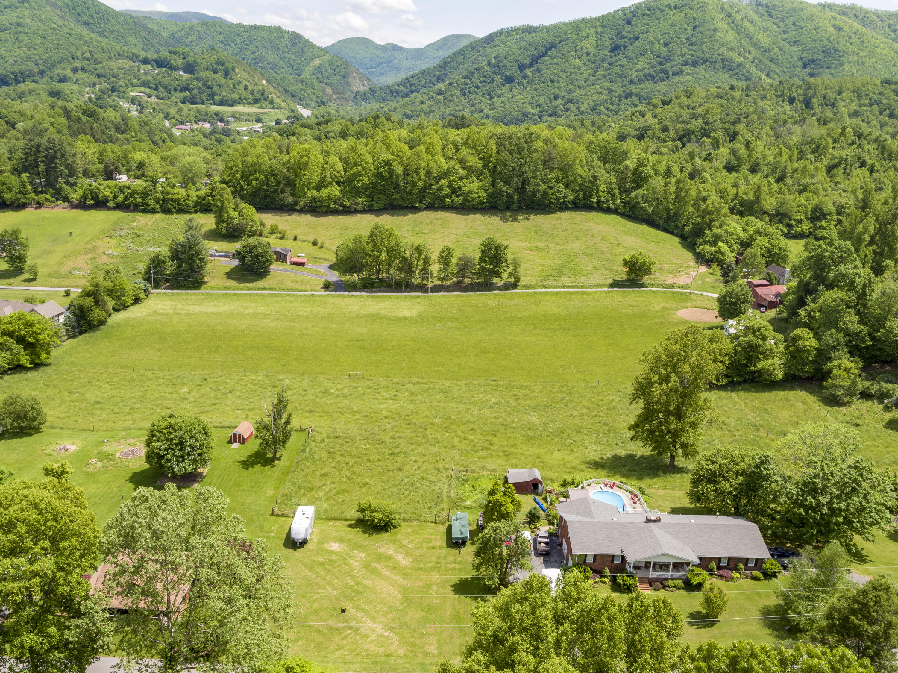 221 Clay Little Road Elizabethton, TN 37643 - Photo 6 of 14 Clay--6