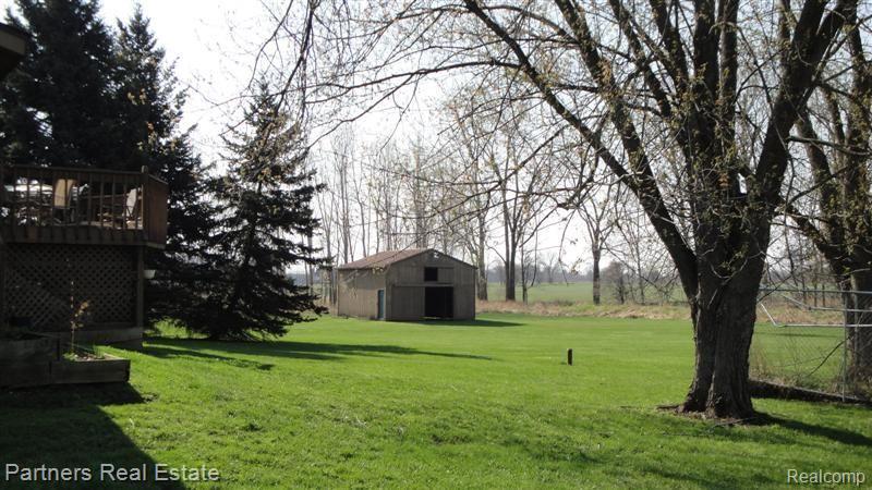 5495 Layton Road Fowlerville, MI 48836 - Photo 4 of 19 DSC02069 (Medium)
