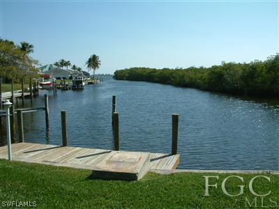 15551 Shell Point Boulevard Fort Myers, FL 33908 - Photo 6 of 9 a backyard of a house with lots of green space