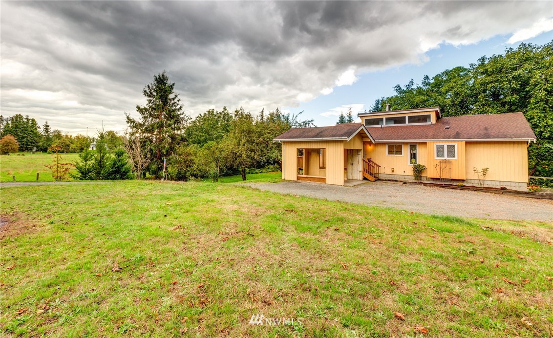 6097 Everson Goshen Road Bellingham, WA 98226 - Photo 2 of 24