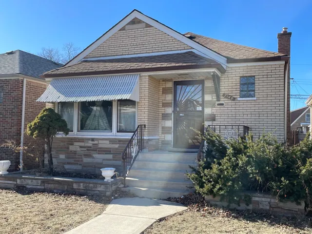 $264,000 | 7148 South Sawyer Avenue, Chicago, IL 60629