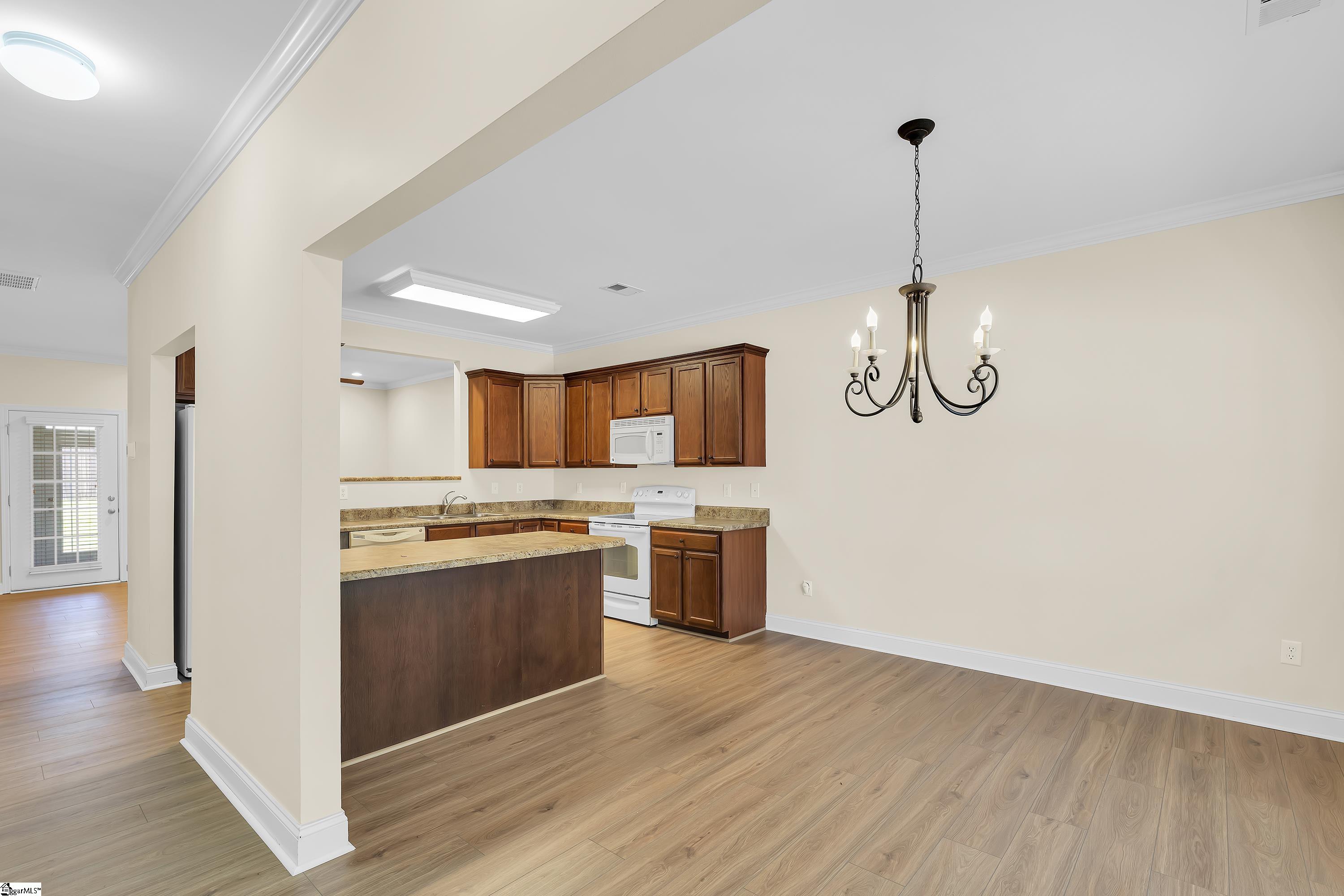 147 Trailside Lane Greenville, SC 29607 - Photo 6 of 32 Gallery Image 6