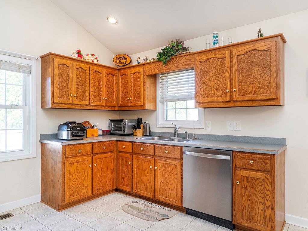3647 Wayne White Road Climax, NC 27233 - Photo 12 of 25 Gallery Image 12