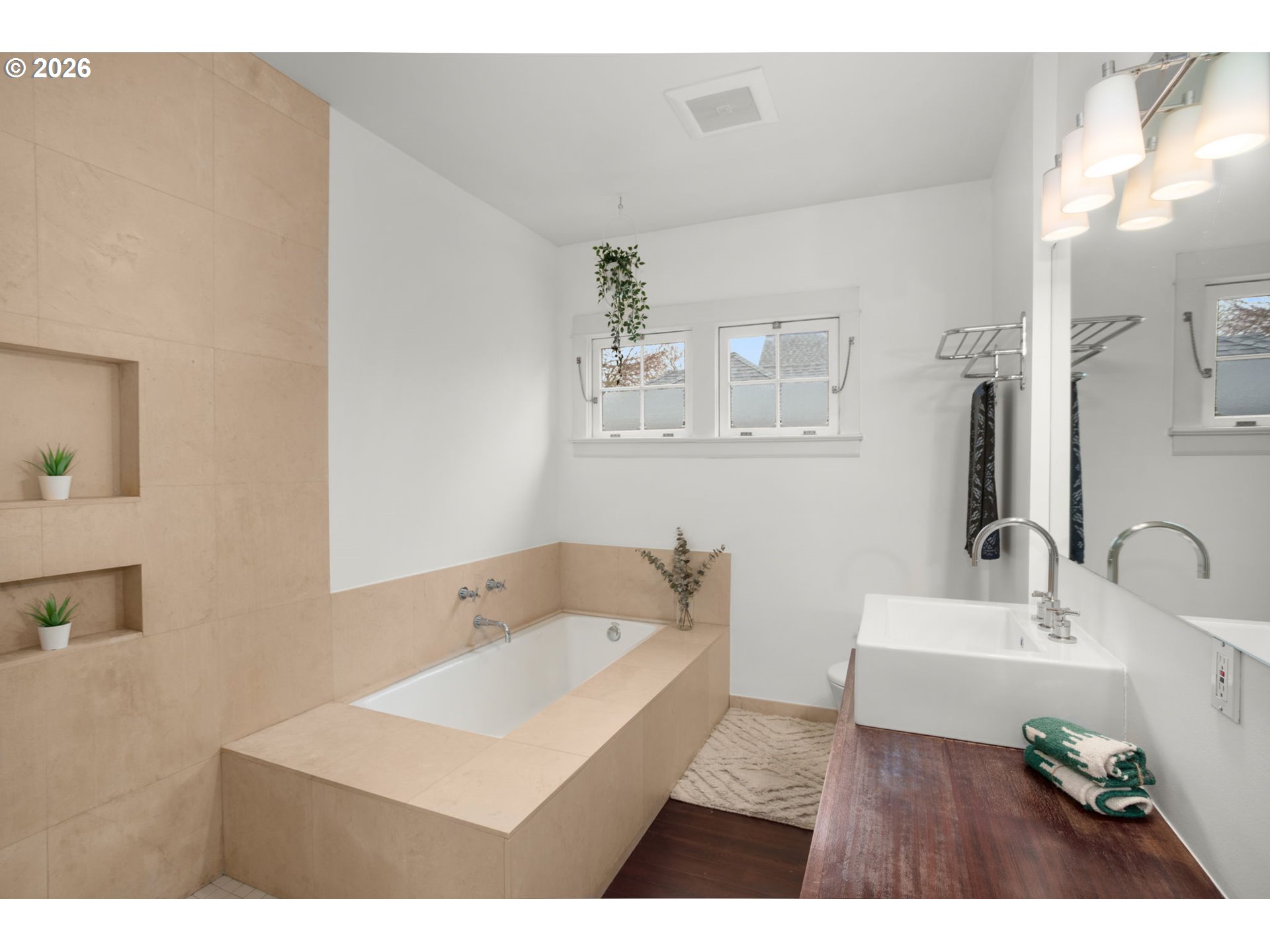 5015 Northeast Cleveland Avenue Portland, OR 97211 - Photo 16 of 28 Bathroom