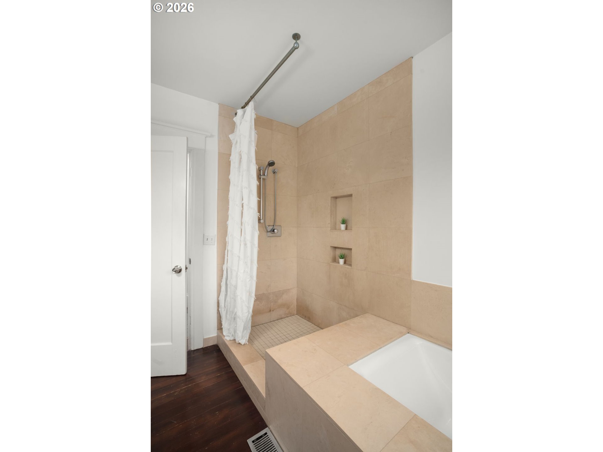 5015 Northeast Cleveland Avenue Portland, OR 97211 - Photo 17 of 28 Bathroom