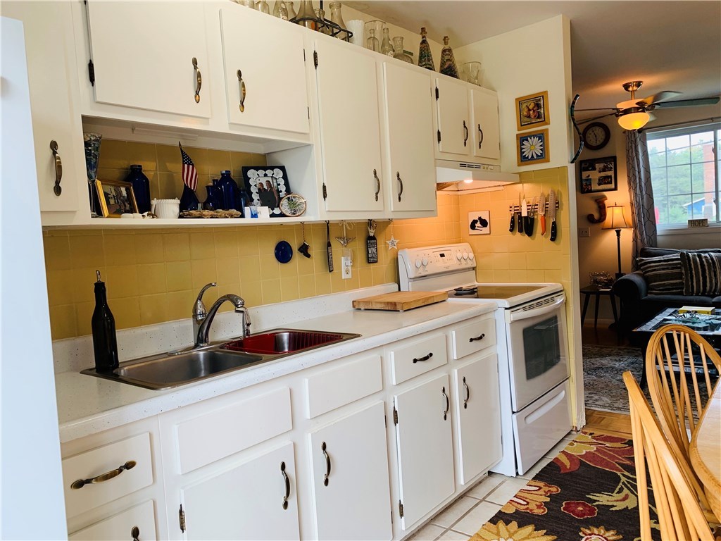 39 Tupelo Road South Kingstown, RI 02879 - Photo 5 of 19