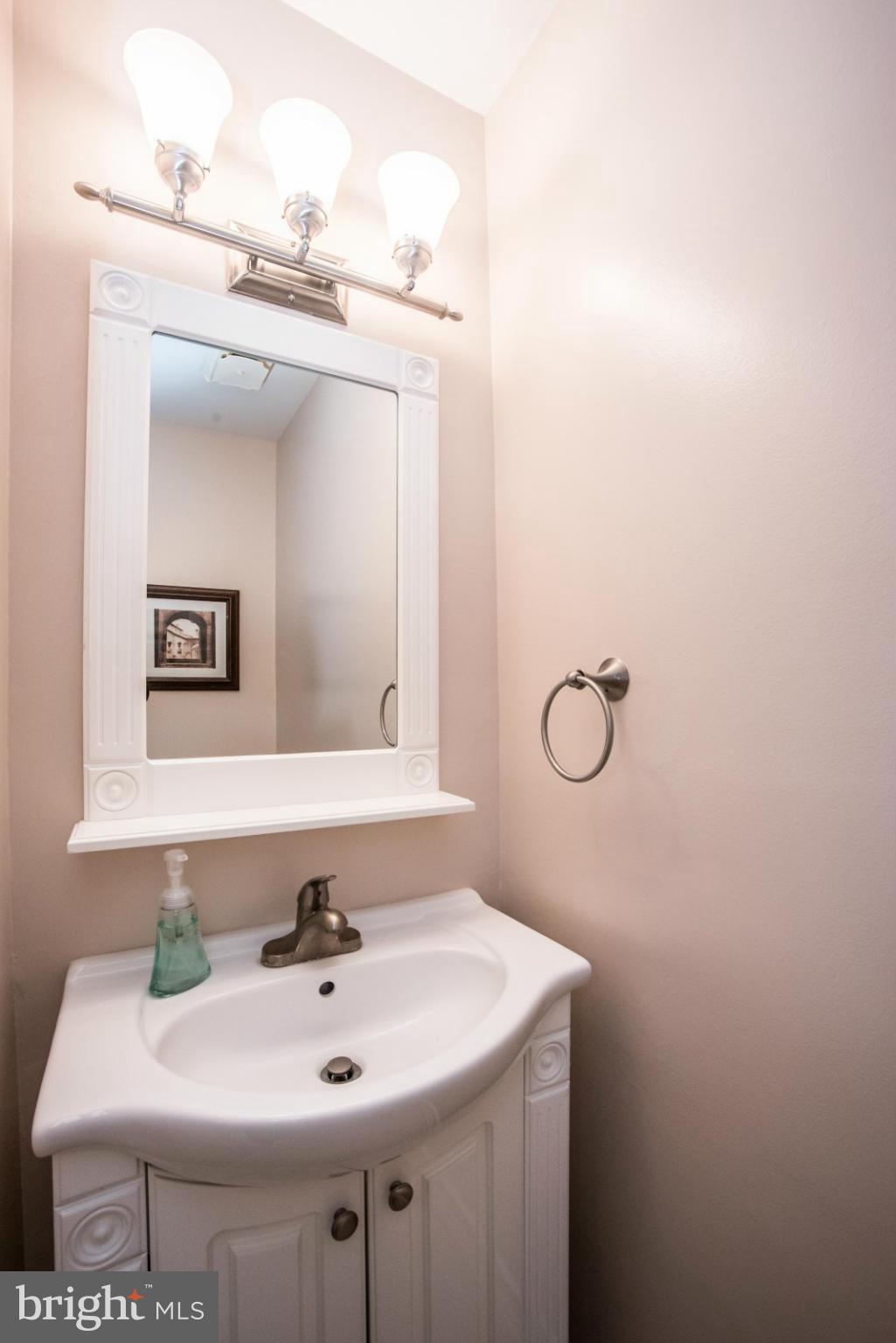 7913 Birchtree Court Springfield, VA 22152 - Photo 13 of 23 Bath