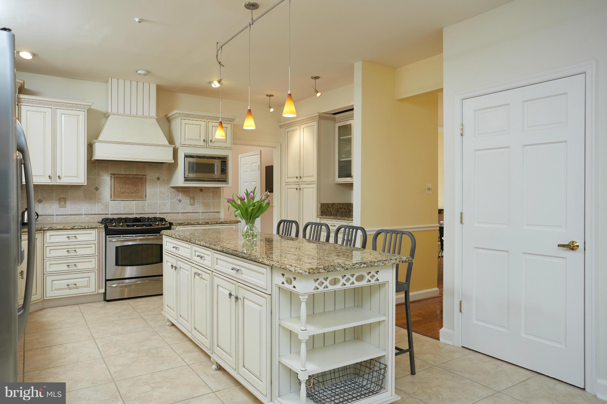 3991 View Top Road Ellicott City, MD 21042 - Photo 3 of 26 Kitchen