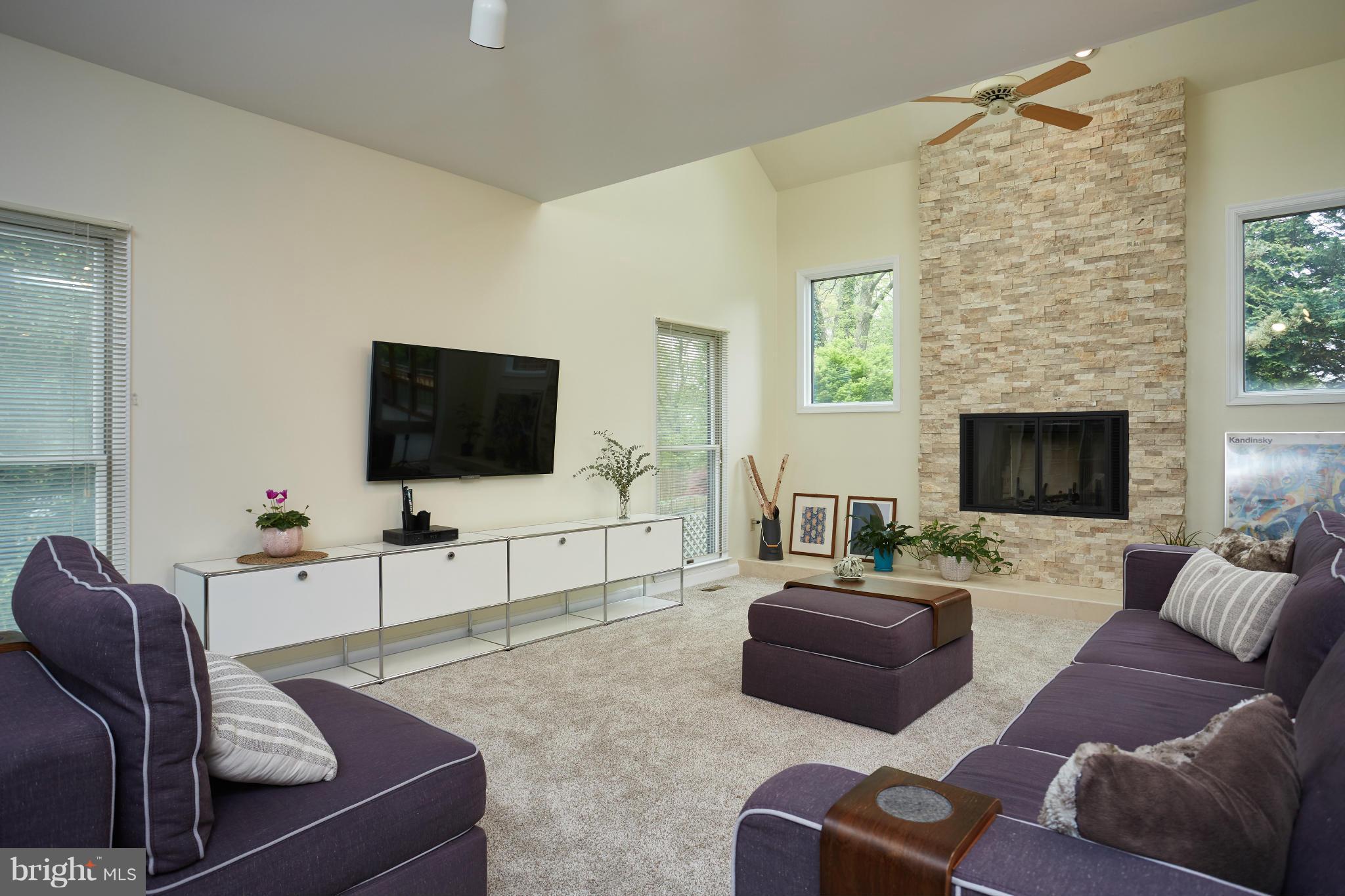 3991 View Top Road Ellicott City, MD 21042 - Photo 8 of 26 Family Room