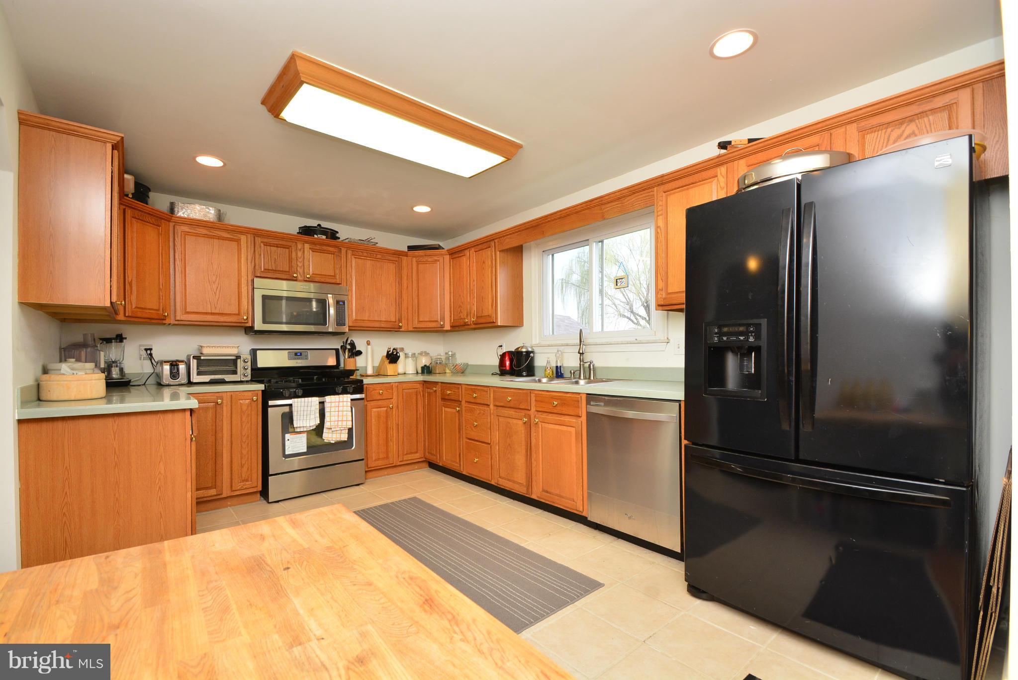 8215 Peach Orchard Road Baltimore, MD 21222 - Photo 14 of 30 Kitchen