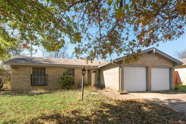 $1,700 | 6924 Margaret Drive, Forest Hill, TX 76140