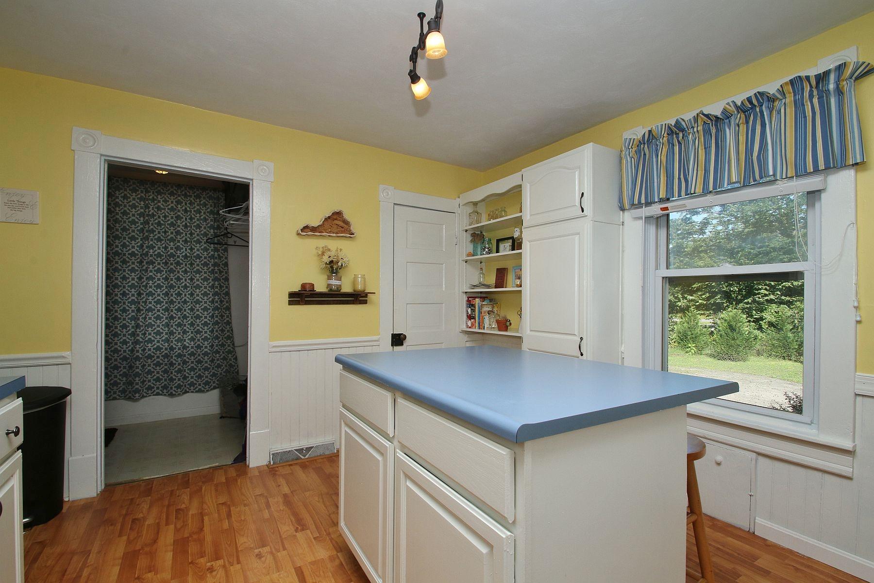 240 Valley Road Troutville, VA 24175 - Photo 21 of 62 img_8222