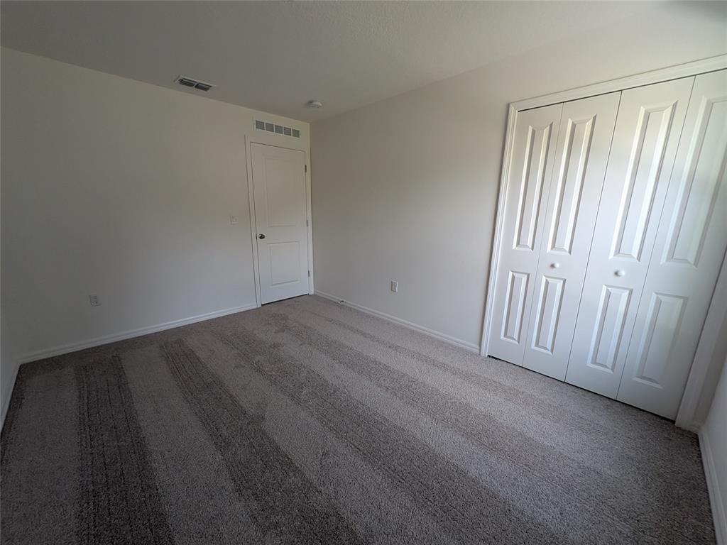 9065 107th Court Vero Beach, FL 32967 - Photo 20 of 40 an empty room with a window