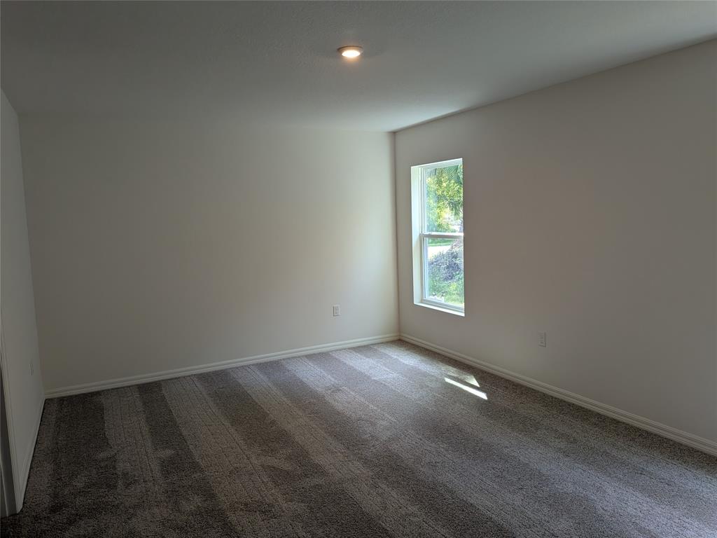 9065 107th Court Vero Beach, FL 32967 - Photo 23 of 40 an empty room with a window