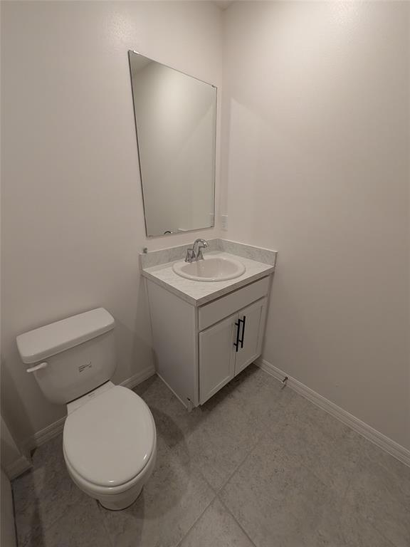 9065 107th Court Vero Beach, FL 32967 - Photo 32 of 40 a bathroom with a toilet sink and mirror