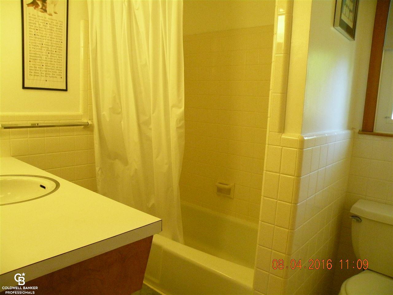 1817 North River Road St. Clair, MI 48079 - Photo 28 of 39 Bath guest house