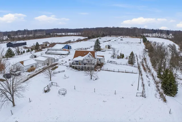 $449,000 | 8595 Columbia Highway, Eaton Rapids, MI 48827