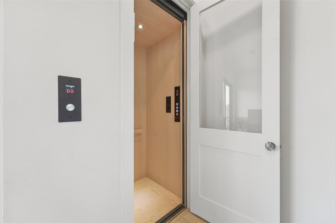 1503 Vermont Street, Unit A Houston, TX 77006 - Photo 14 of 38 Elevator