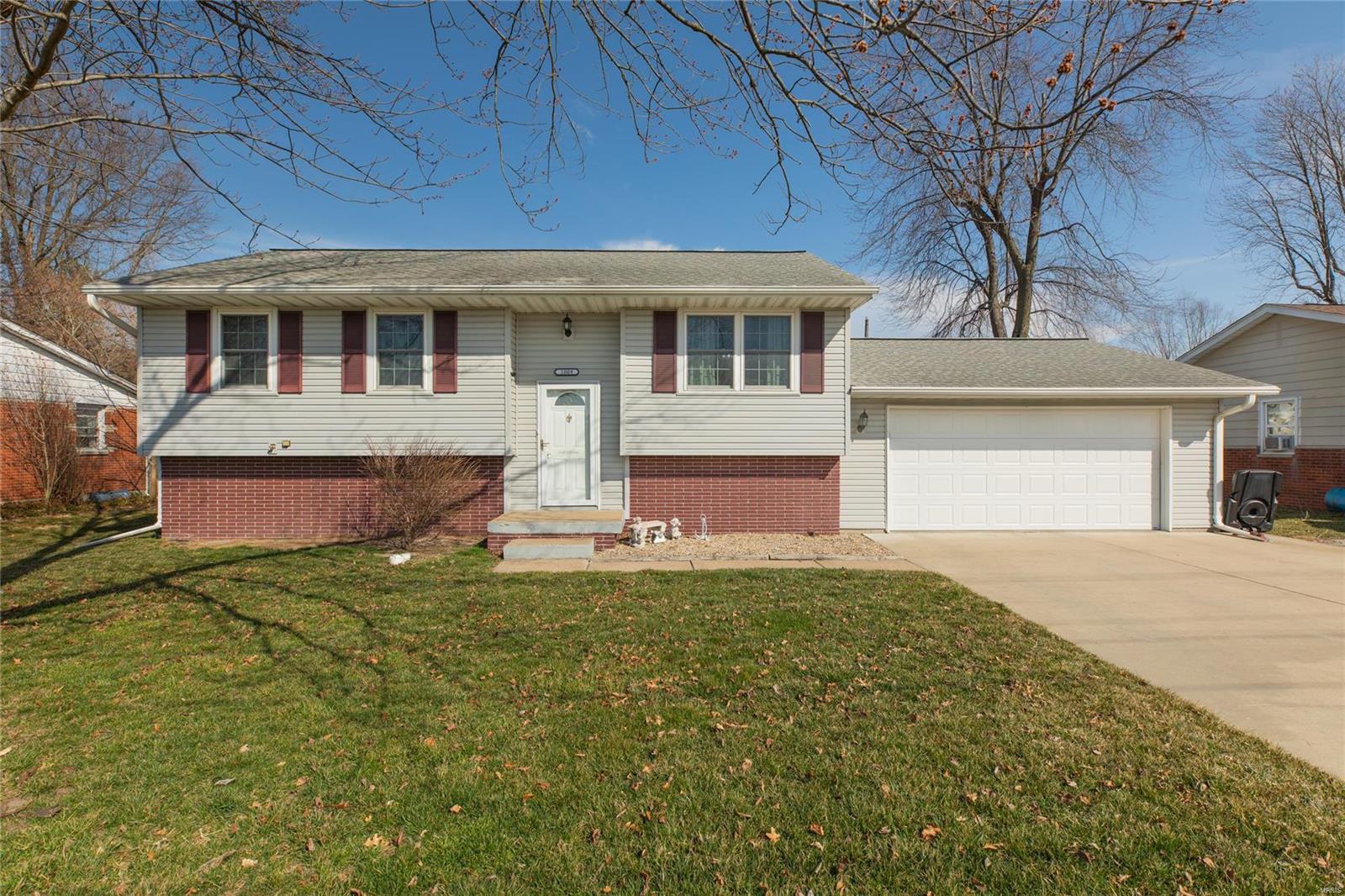 1009 West County Road Jerseyville, IL 62052 - Photo 1 of 34 Gallery Image 1
