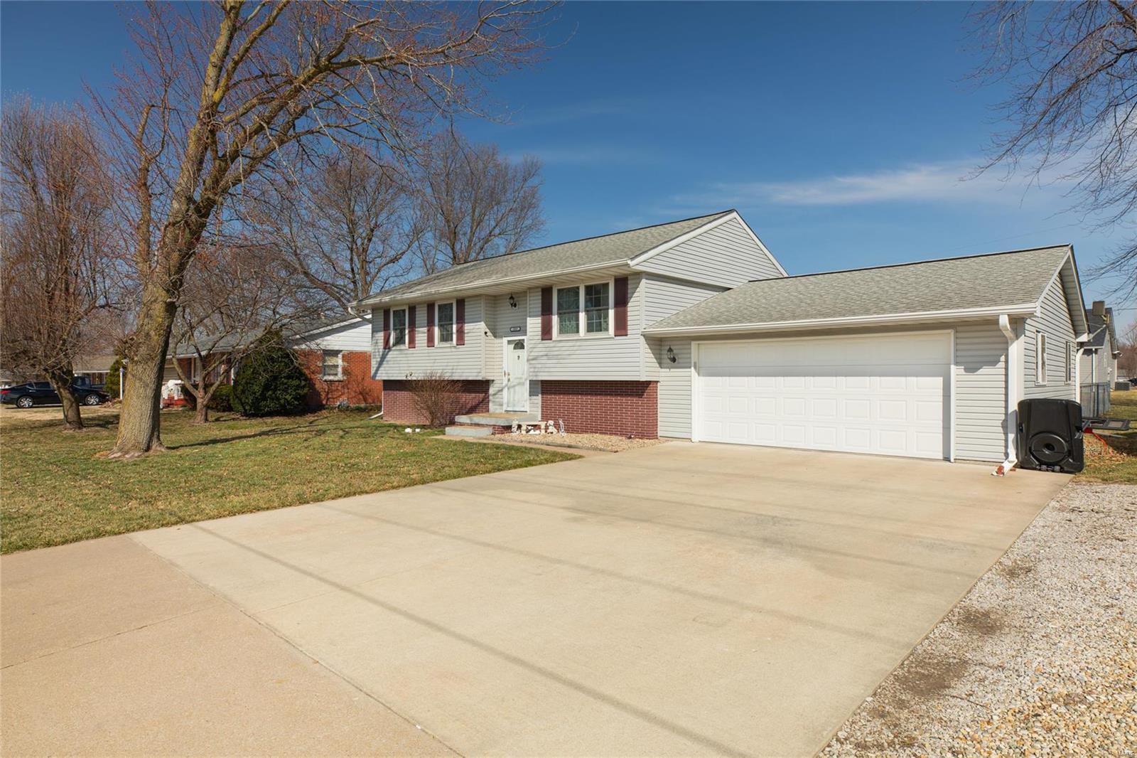 1009 West County Road Jerseyville, IL 62052 - Photo 2 of 34 Gallery Image 2