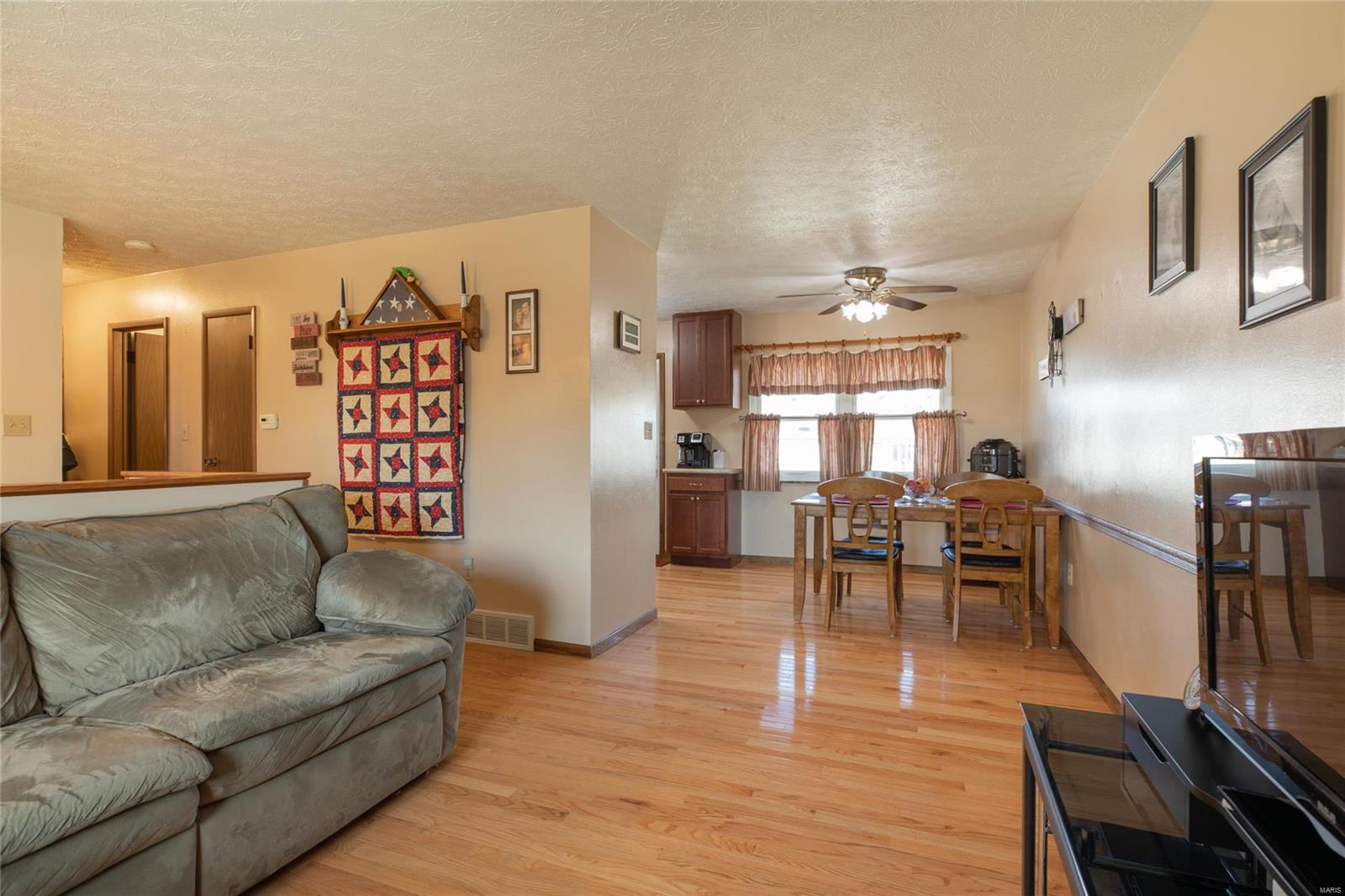 1009 West County Road Jerseyville, IL 62052 - Photo 12 of 34 Gallery Image 12