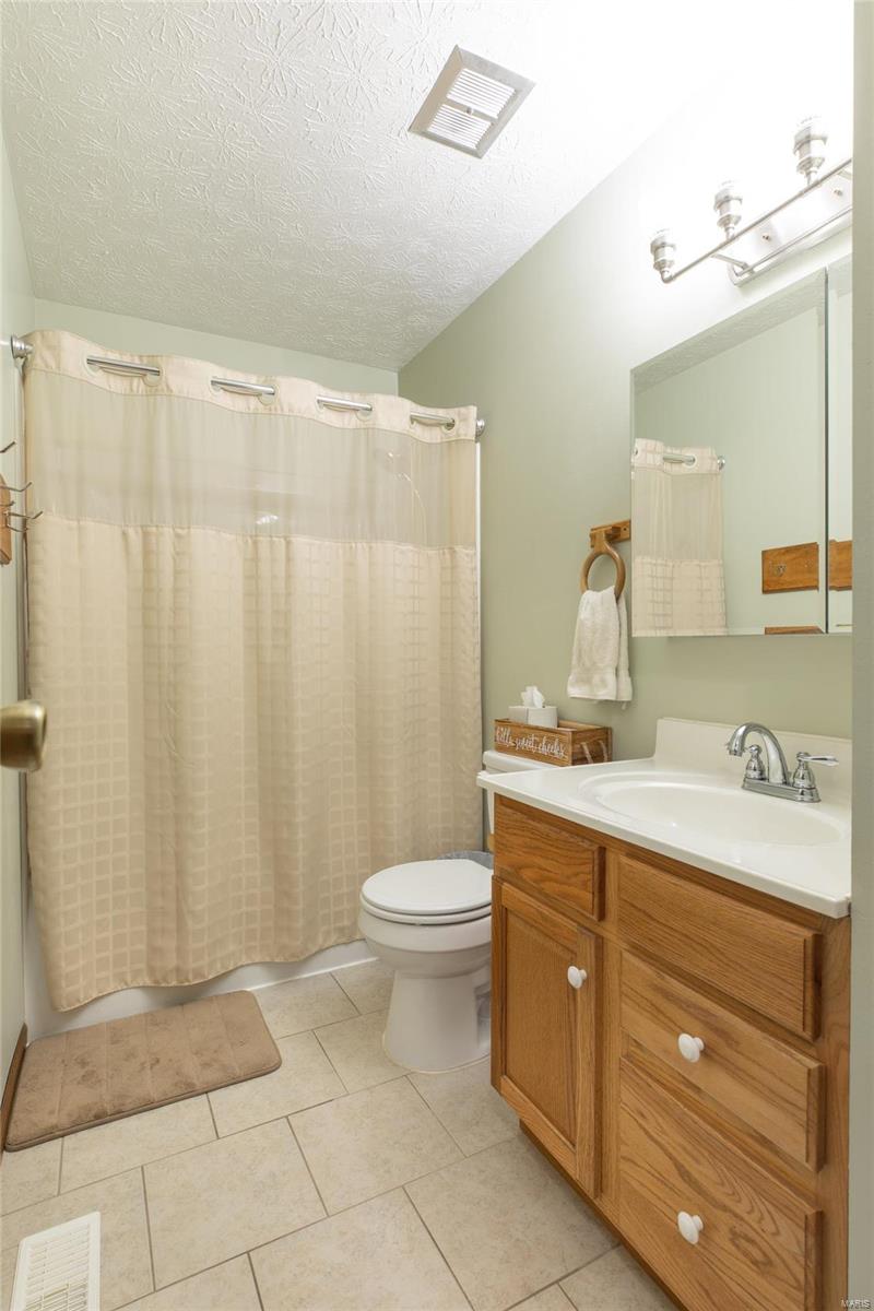 1009 West County Road Jerseyville, IL 62052 - Photo 25 of 34 Gallery Image 25