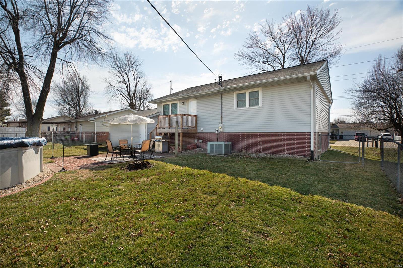 1009 West County Road Jerseyville, IL 62052 - Photo 5 of 34 Gallery Image 5