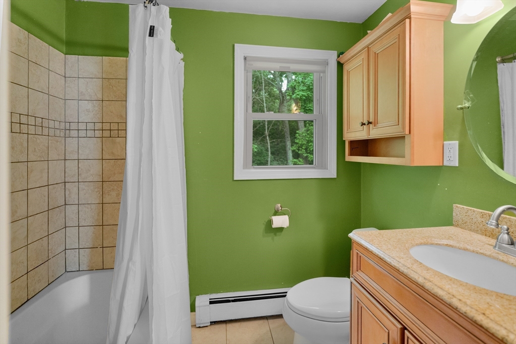 27 Searle Street Georgetown, MA 01833 - Photo 15 of 23