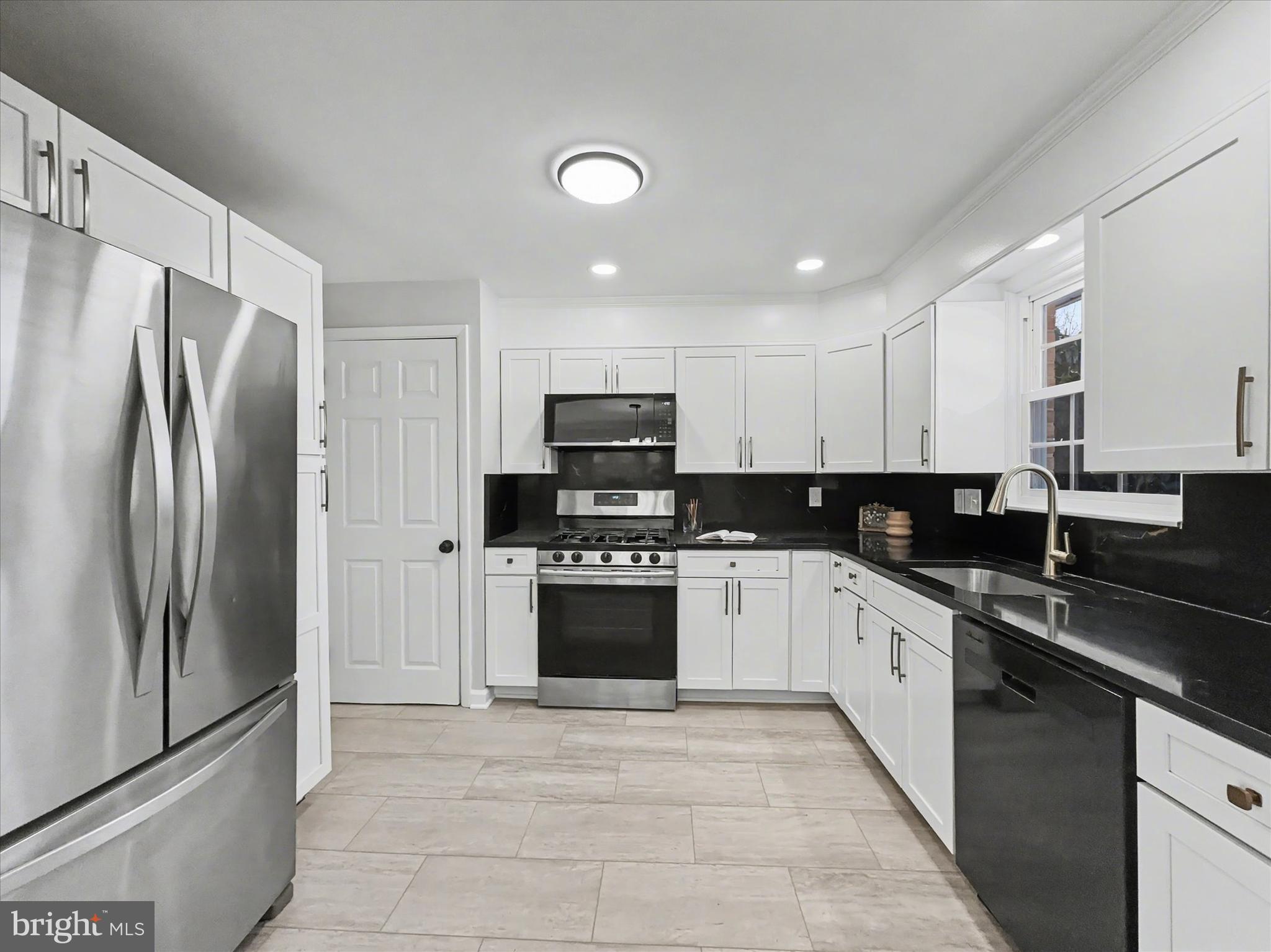 2461 Raleigh Drive York, PA 17402 - Photo 8 of 23 Gallery Image 8