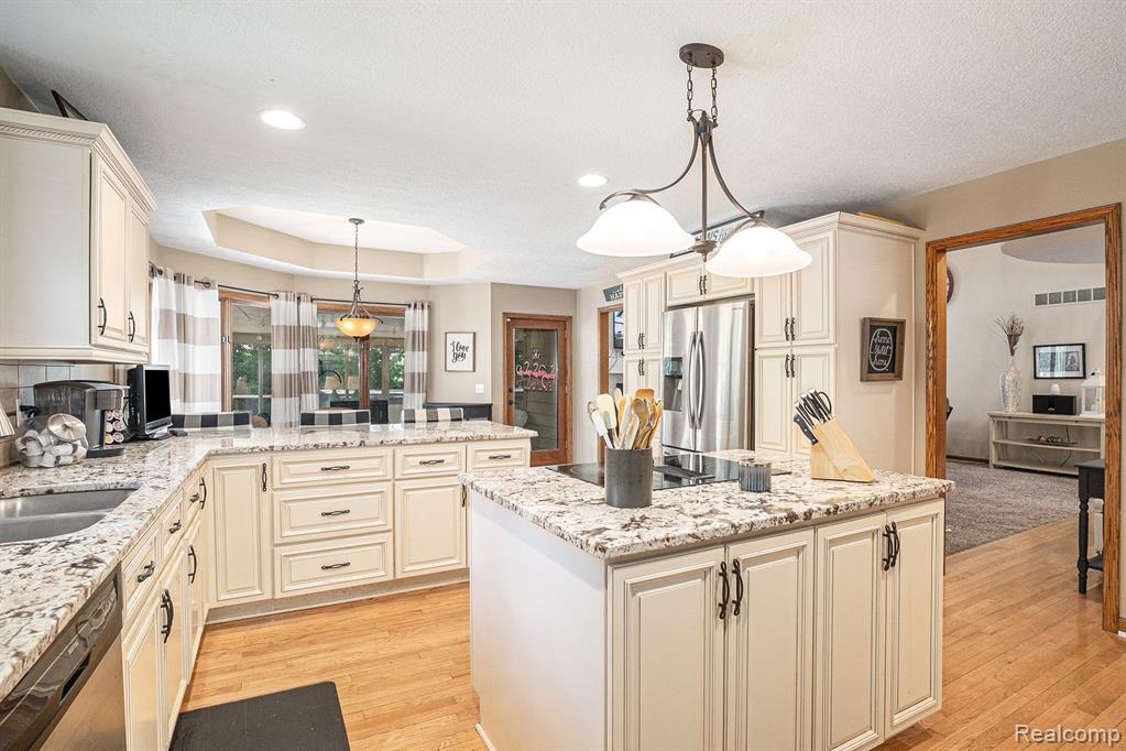 1306 Kings Pointe Road Grand Blanc, MI 48439 - Photo 9 of 35