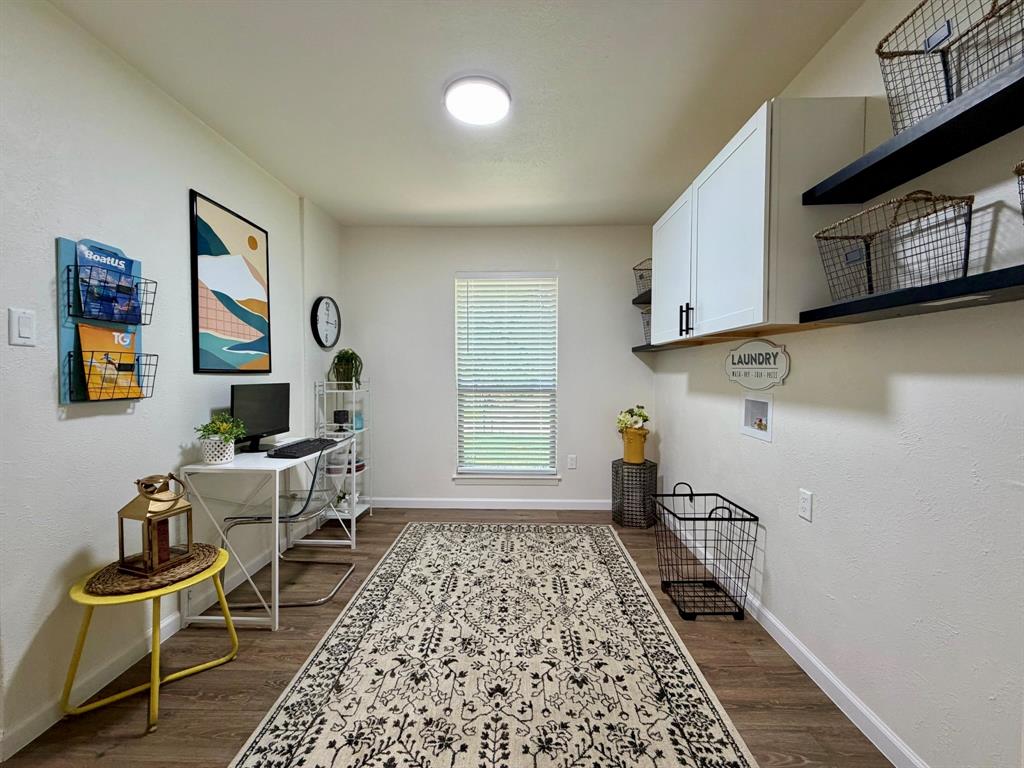 3609 Country Club Road Arlington, TX 76013 - Photo 19 of 40 a living room with furniture and a window
