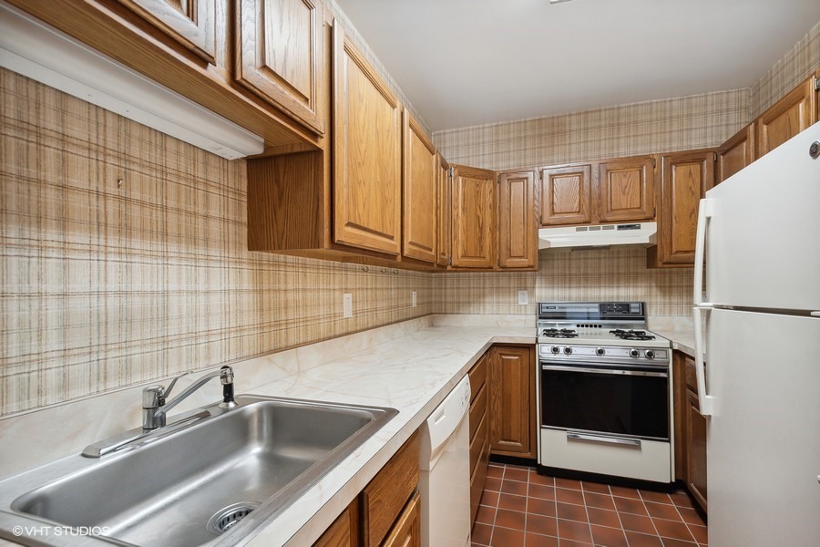 1316 Maple Avenue, Unit E1 Evanston, IL 60201 - Photo 4 of 11 a kitchen with a sink a stove and refrigerator