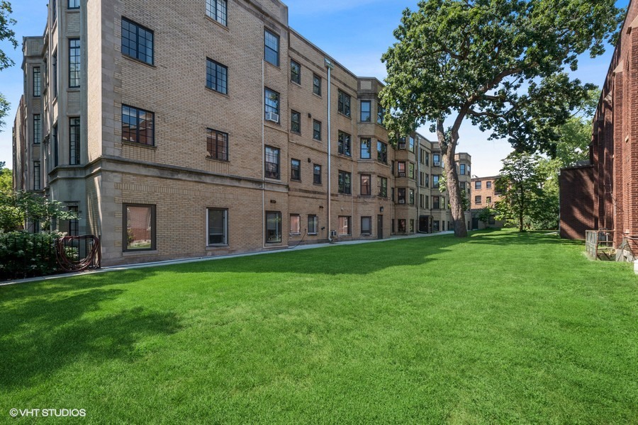 1316 Maple Avenue, Unit E1 Evanston, IL 60201 - Photo 10 of 11 a view of building with garden