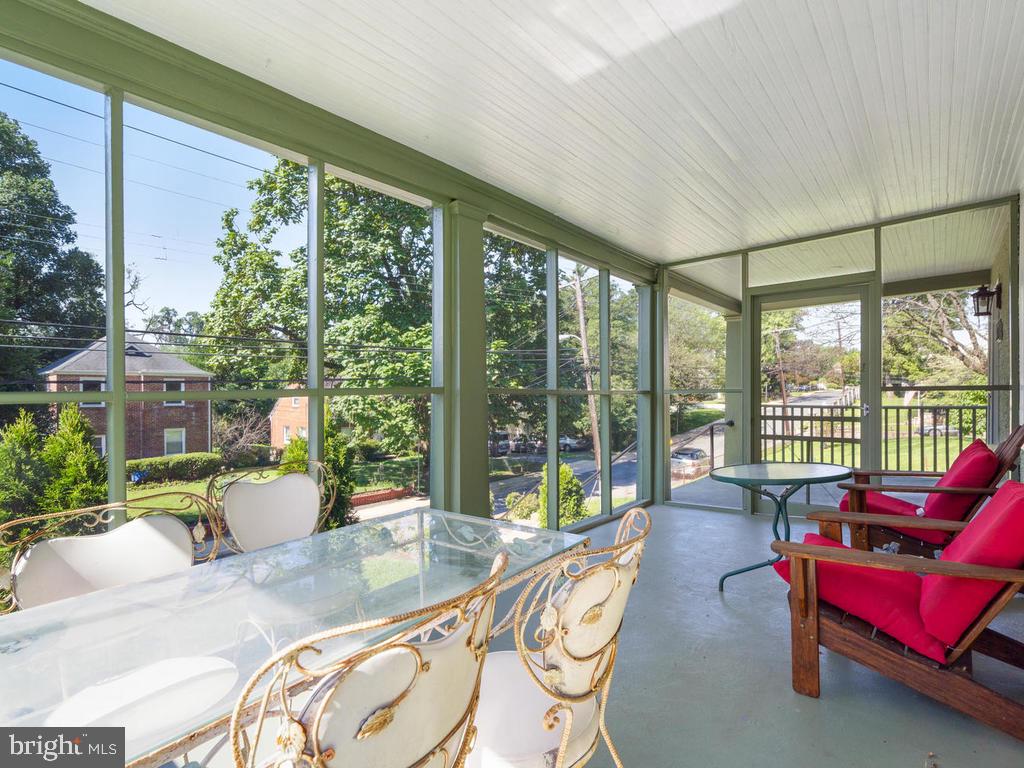 613 Ritchie Avenue Silver Spring, MD 20910 - Photo 3 of 36