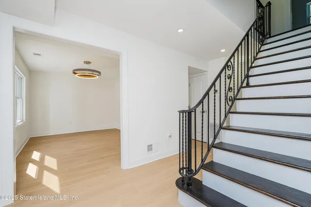 $829,999 | 28 Whittier Drive, Manalapan, NJ 07726