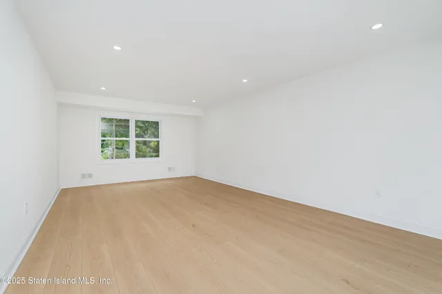 $829,999 | 28 Whittier Drive, Manalapan, NJ 07726