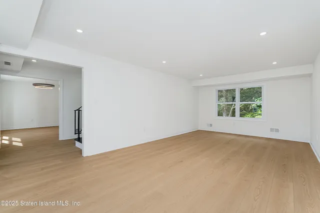 $829,999 | 28 Whittier Drive, Manalapan, NJ 07726