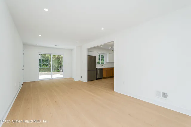 $829,999 | 28 Whittier Drive, Manalapan, NJ 07726