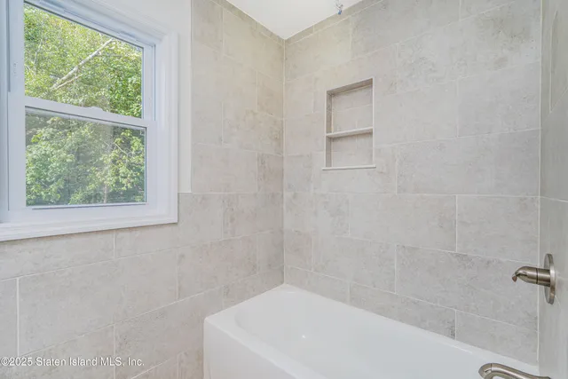 $829,999 | 28 Whittier Drive, Manalapan, NJ 07726