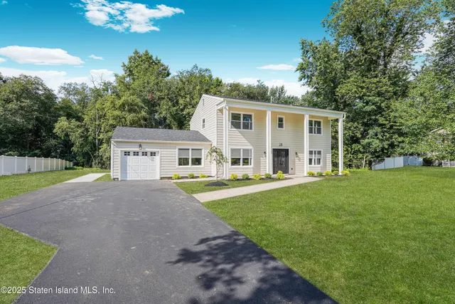 $829,999 | 28 Whittier Drive, Manalapan, NJ 07726