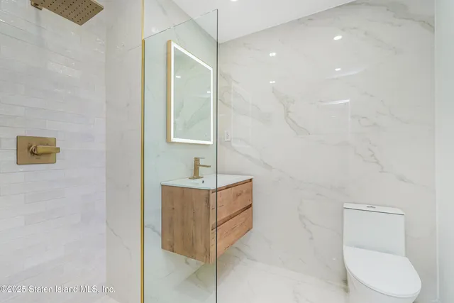 $829,999 | 28 Whittier Drive, Manalapan, NJ 07726