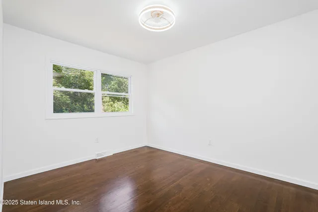 $829,999 | 28 Whittier Drive, Manalapan, NJ 07726