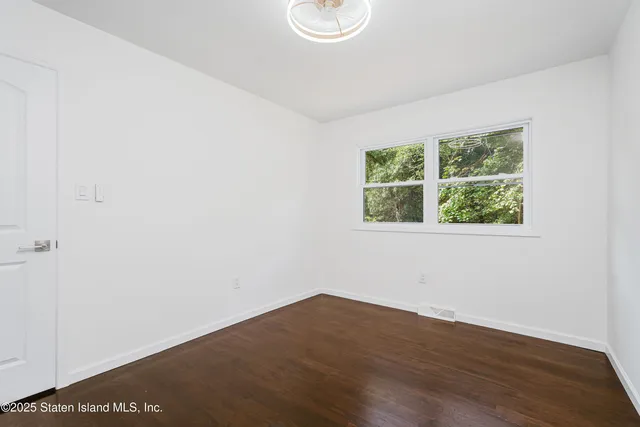 $829,999 | 28 Whittier Drive, Manalapan, NJ 07726