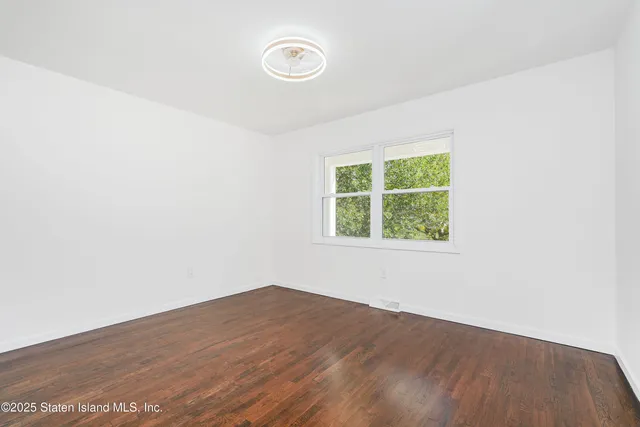 $829,999 | 28 Whittier Drive, Manalapan, NJ 07726